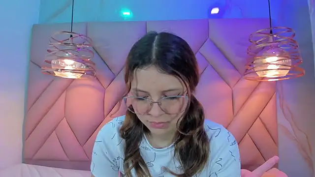 AngelaaCute  online show from 02/07/25, 03:30