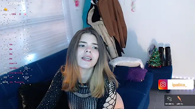 Snapshot of Alex_Camille chatting on 12/11/24, 04:31 Alex Camille online show from 12/11/24, 04:31