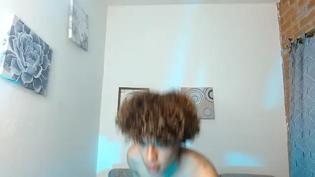 Snapshot of nickolas_moon chatting on 01/14/25, 02:50 nickolas moon online show from 01/14/25, 02:50