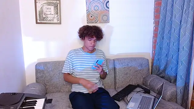 Snapshot of nickolas_moon chatting on 01/16/25, 03:34 nickolas moon online show from 01/16/25, 03:34