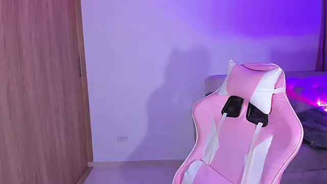 Snapshot of annika_taylor chatting on 03/07/25, 11:38 annika taylor online show from 03/07/25, 11:38