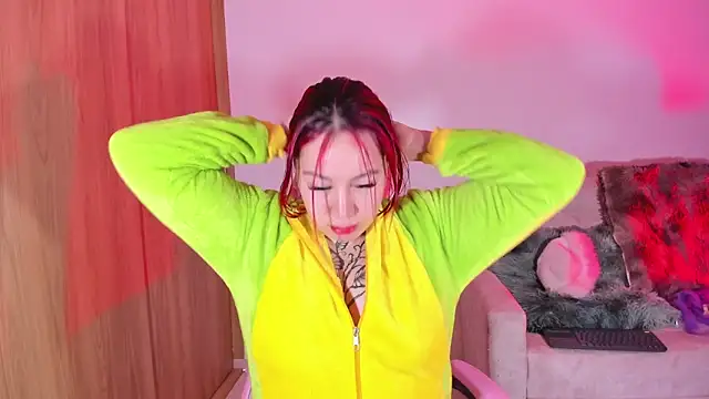 Snapshot of annika_taylor chatting on 03/22/25, 01:32 annika taylor online show from 03/22/25, 01:32