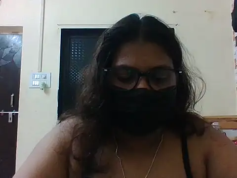 Snapshot of Hotmilfxox chatting on 05/28/26, 05:43 Hotmilfxox online show from 05/28/26, 05:43