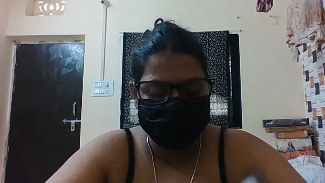 Snapshot of Hotmilfxox chatting on 05/31/26, 08:10 Hotmilfxox online show from 05/31/26, 08:10