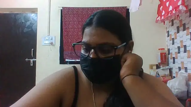 Hotmilfxox online show from 06/11/26, 10:02