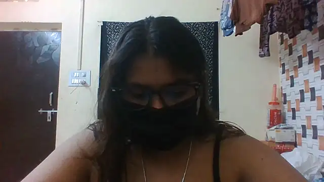 Hotmilfxox online show from 06/17/26, 08:06