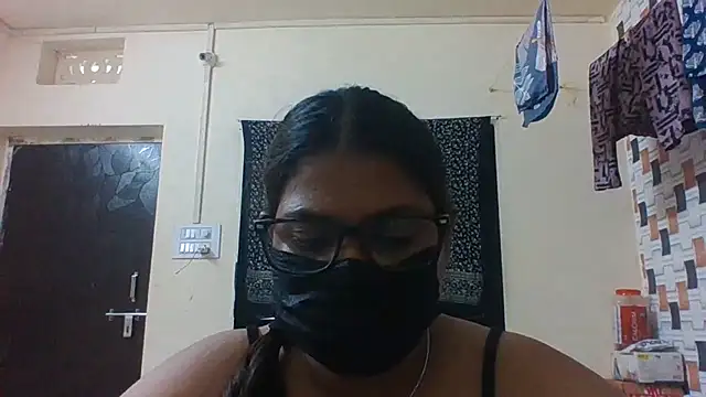 Hotmilfxox online show from 06/18/26, 02:23