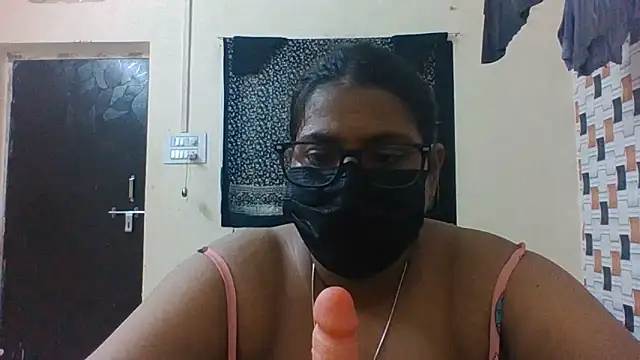 Hotmilfxox online show from 06/20/26, 09:01