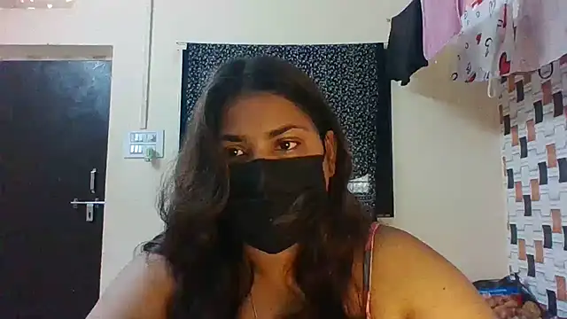 Hotmilfxox online show from 07/10/26, 08:07