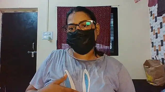 Hotmilfxox online show from 07/15/26, 07:46