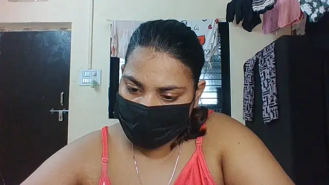 Hotmilfxox online show from 07/18/26, 08:18