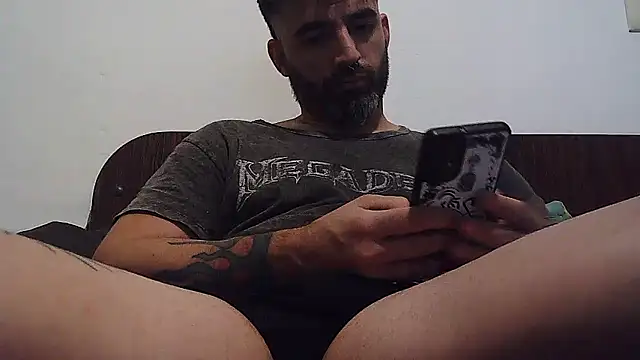 Snapshot of ozzypsico13 chatting on 12/08/24, 01:35 ozzypsico13 online show from 12/08/24, 01:35