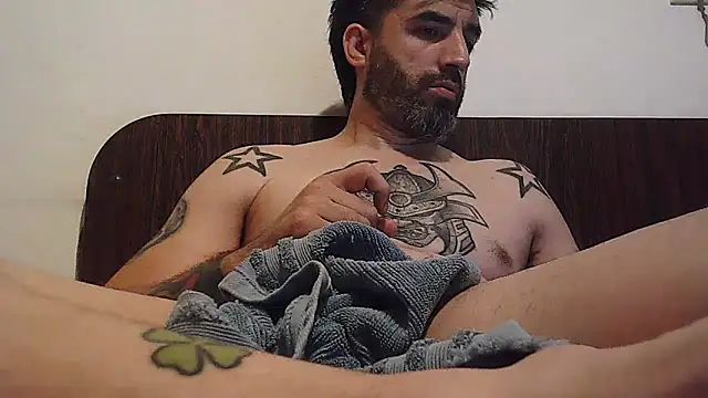 Snapshot of ozzypsico13 chatting on 12/24/24, 06:00 ozzypsico13 online show from 12/24/24, 06:00