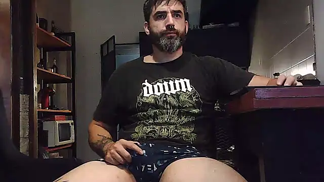 Snapshot of ozzypsico13 chatting on 02/17/25, 01:10 ozzypsico13 online show from 02/17/25, 01:10