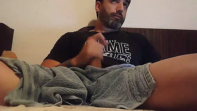 Snapshot of ozzypsico13 chatting on 09/21/25, 03:30 ozzypsico13 online show from 09/21/25, 03:30