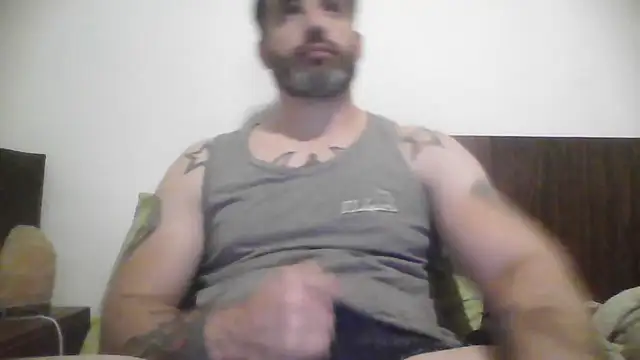 Snapshot of ozzypsico13 chatting on 10/24/25, 02:19 ozzypsico13 online show from 10/24/25, 02:19