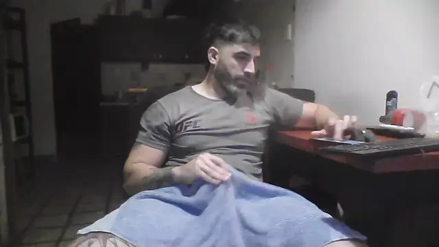 Snapshot of ozzypsico13 chatting on 10/29/25, 02:14 ozzypsico13 online show from 10/29/25, 02:14