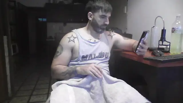 Snapshot of ozzypsico13 chatting on 11/02/25, 02:25 ozzypsico13 online show from 11/02/25, 02:25