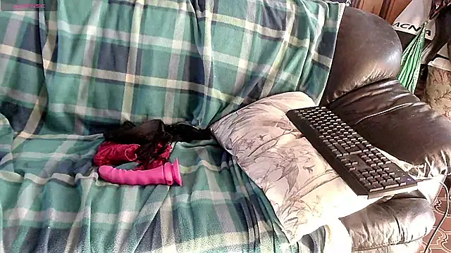 LauraMonolo online show from 04/15/26, 06:09