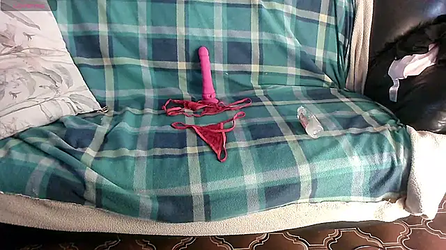 LauraMonolo online show from 04/22/26, 06:05