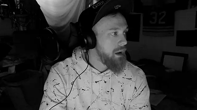 Snapshot of H1gh_Fr3qu3ncy chatting on 12/23/24, 06:44 H1gh Fr3qu3ncy online show from 12/23/24, 06:44