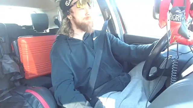 Snapshot of H1gh_Fr3qu3ncy chatting on 10/27/25, 03:38 H1gh Fr3qu3ncy online show from 10/27/25, 03:38