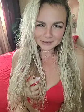 Snapshot of candy_queeen chatting on 08/05/26, 04:15 candy queeen online show from 08/05/26, 04:15