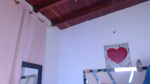 Snapshot of Amara_Red chatting on 05/27/26, 11:18 Amara Red online show from 05/27/26, 11:18