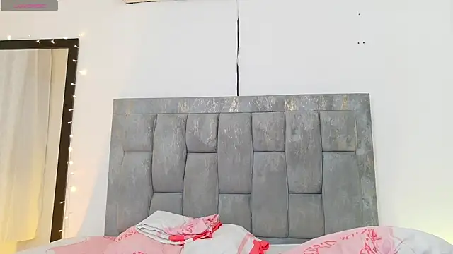 Snapshot of DIANEE_01 chatting on 08/09/26, 03:23 DIANEE 01 online show from 08/09/26, 03:23
