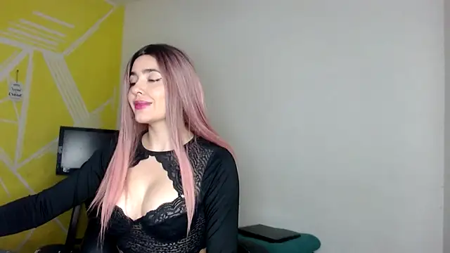 Nikolle Rouss online show from 12/24/24, 05:34