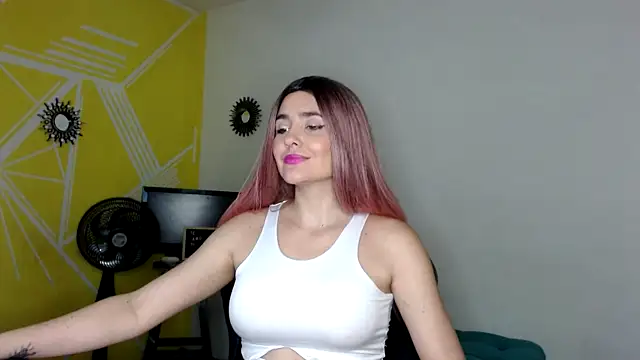 Nikolle Rouss online show from 03/21/25, 12:07