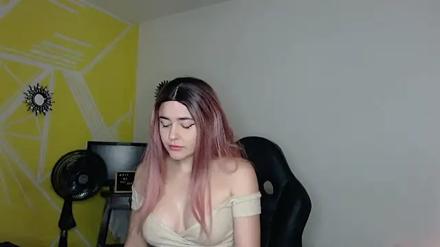 Nikolle Rouss online show from 09/19/25, 03:24