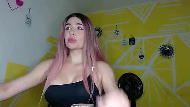 Nikolle Rouss online show from 10/15/25, 05:02