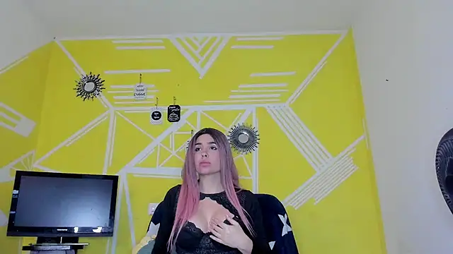 Nikolle Rouss online show from 11/28/25, 09:50