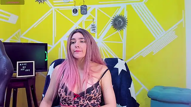 Nikolle Rouss online show from 12/14/25, 07:29