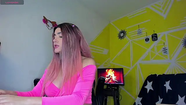 Nikolle Rouss online show from 01/11/26, 05:23