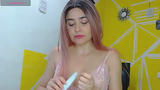 Nikolle Rouss online show from 03/31/26, 05:46