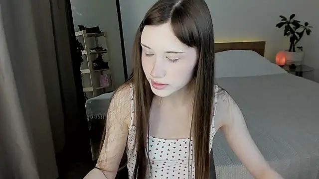 Stella Sunny online show from 07/08/26, 12:48