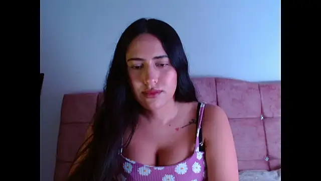 Paris-love online show from 10/31/25, 11:06