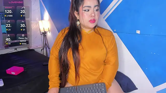Snapshot of SamanthaFerrer_ chatting on 10/14/25, 04:46 SamanthaFerrer  online show from 10/14/25, 04:46