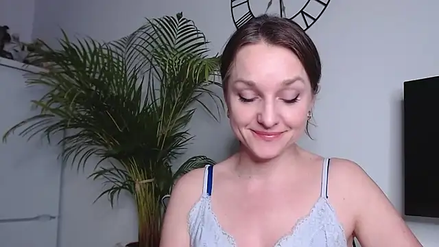 AliciaDesire online show from 02/12/25, 06:30