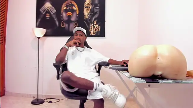 Snapshot of Thomas_shelbys chatting on 01/07/25, 03:24 Thomas shelbys online show from 01/07/25, 03:24