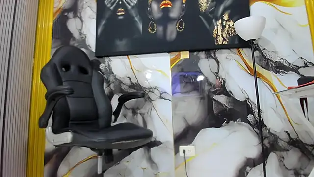 Snapshot of Thomas_shelbys chatting on 03/07/25, 01:20 Thomas shelbys online show from 03/07/25, 01:20