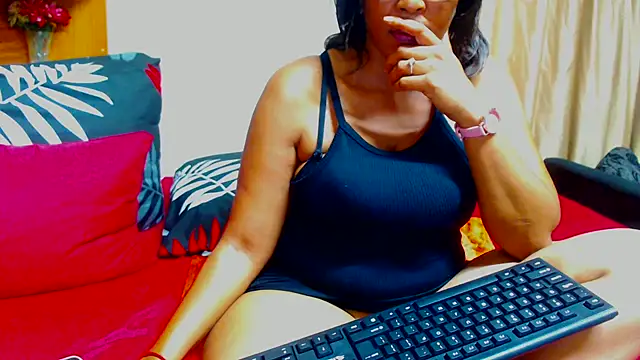 Juicyasss35xx online show from 02/22/26, 06:39