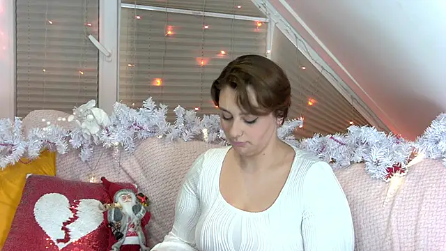 Snapshot of MaryMurray chatting on 12/30/24, 10:34 MaryMurray online show from 12/30/24, 10:34