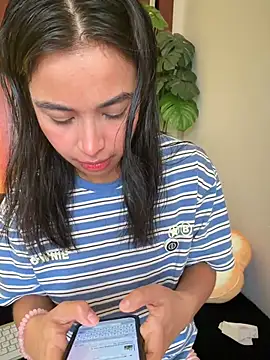 Adriennesexxx online show from 04/22/26, 05:47