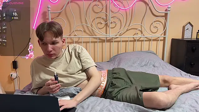 gay boyss online show from 03/18/25, 06:15