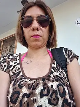 Lunababymylove online show from 03/08/25, 11:07