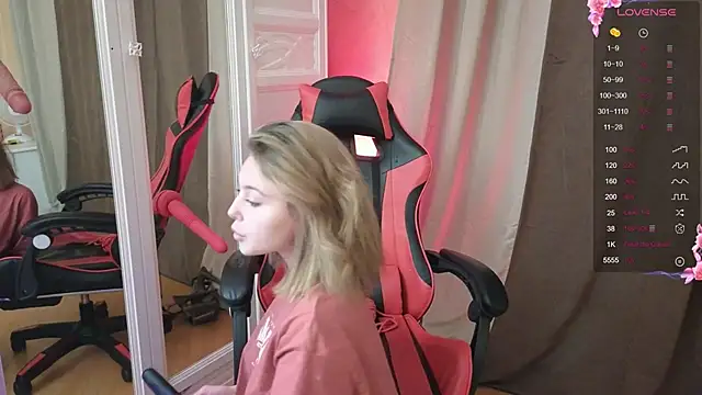 Snapshot of I_see_Ays1 chatting on 10/22/25, 03:12 I see Ays1 online show from 10/22/25, 03:12