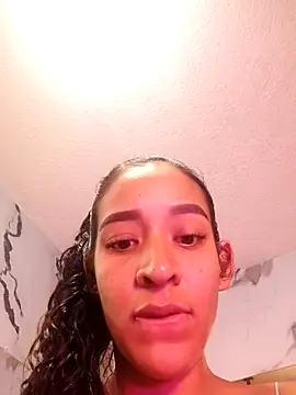 Snapshot of amberr_sweett69 chatting on 05/03/26, 08:15 amberr sweett69 online show from 05/03/26, 08:15